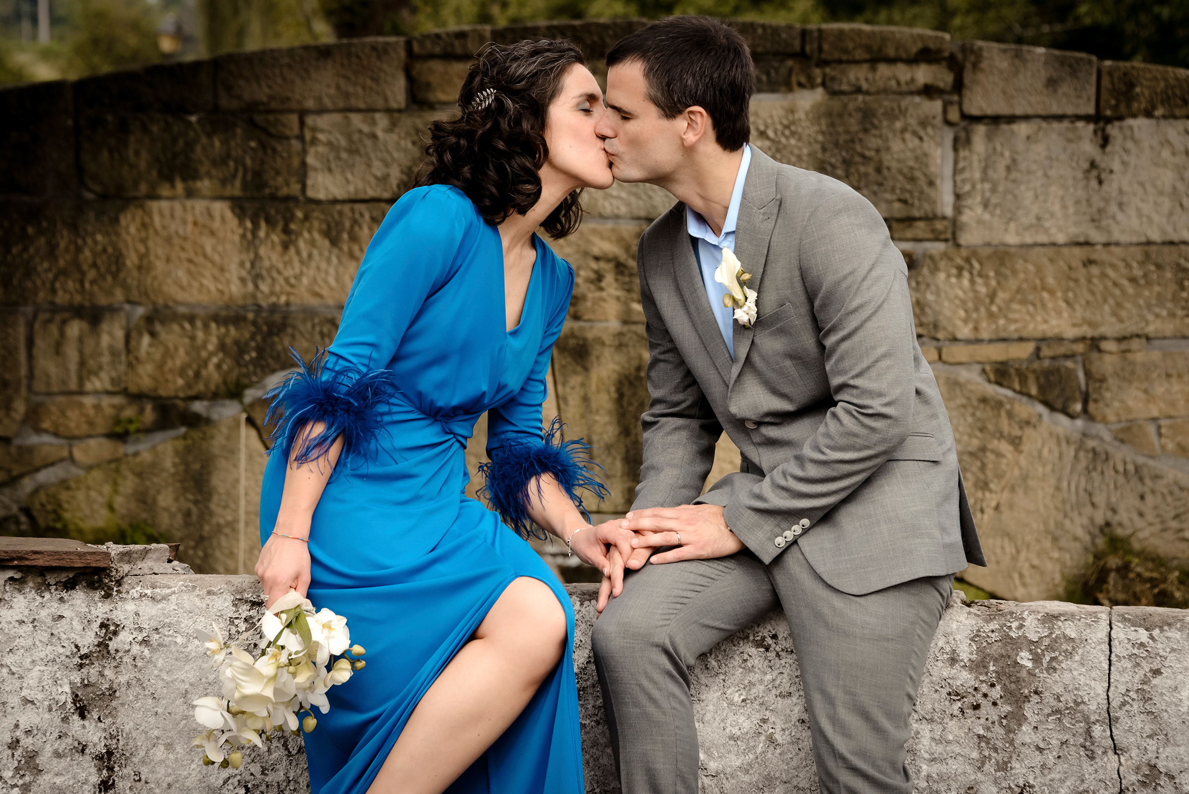 Reportaje de boda en Hondarribia con estilo natural y documental. Fotografías auténticas, sin posados, para capturar emociones reales y recuerdos inolvidables.
