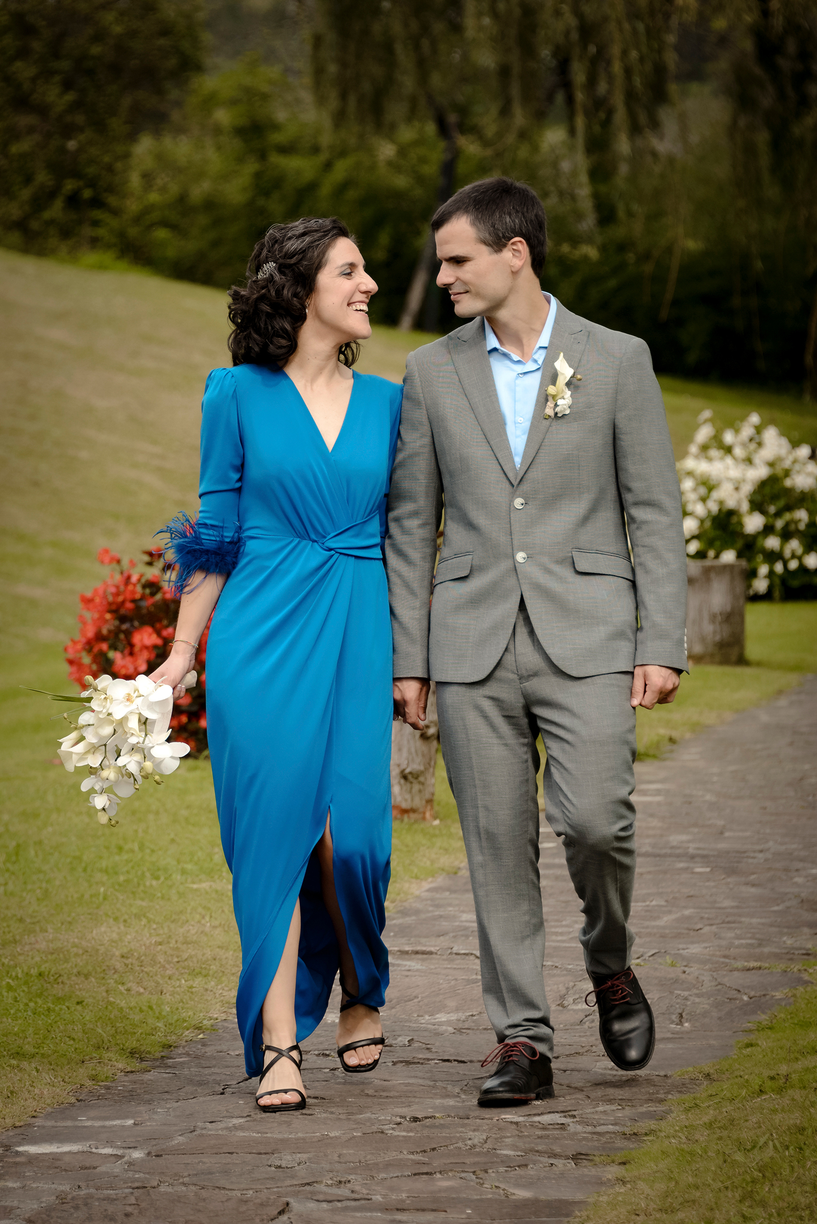 Reportaje de boda en Hondarribia con estilo natural y documental. Fotografías auténticas, sin posados, para capturar emociones reales y recuerdos inolvidables.