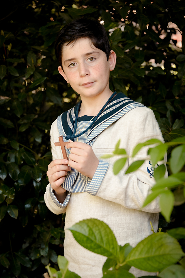 Capturamos la esencia de su comunión en Aiete con una mirada delicada y natural.