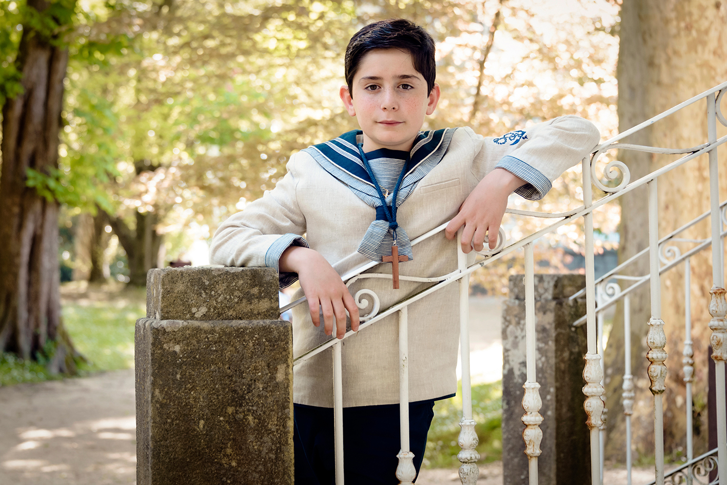 Capturamos la esencia de su comunión en Aiete con una mirada delicada y natural.
