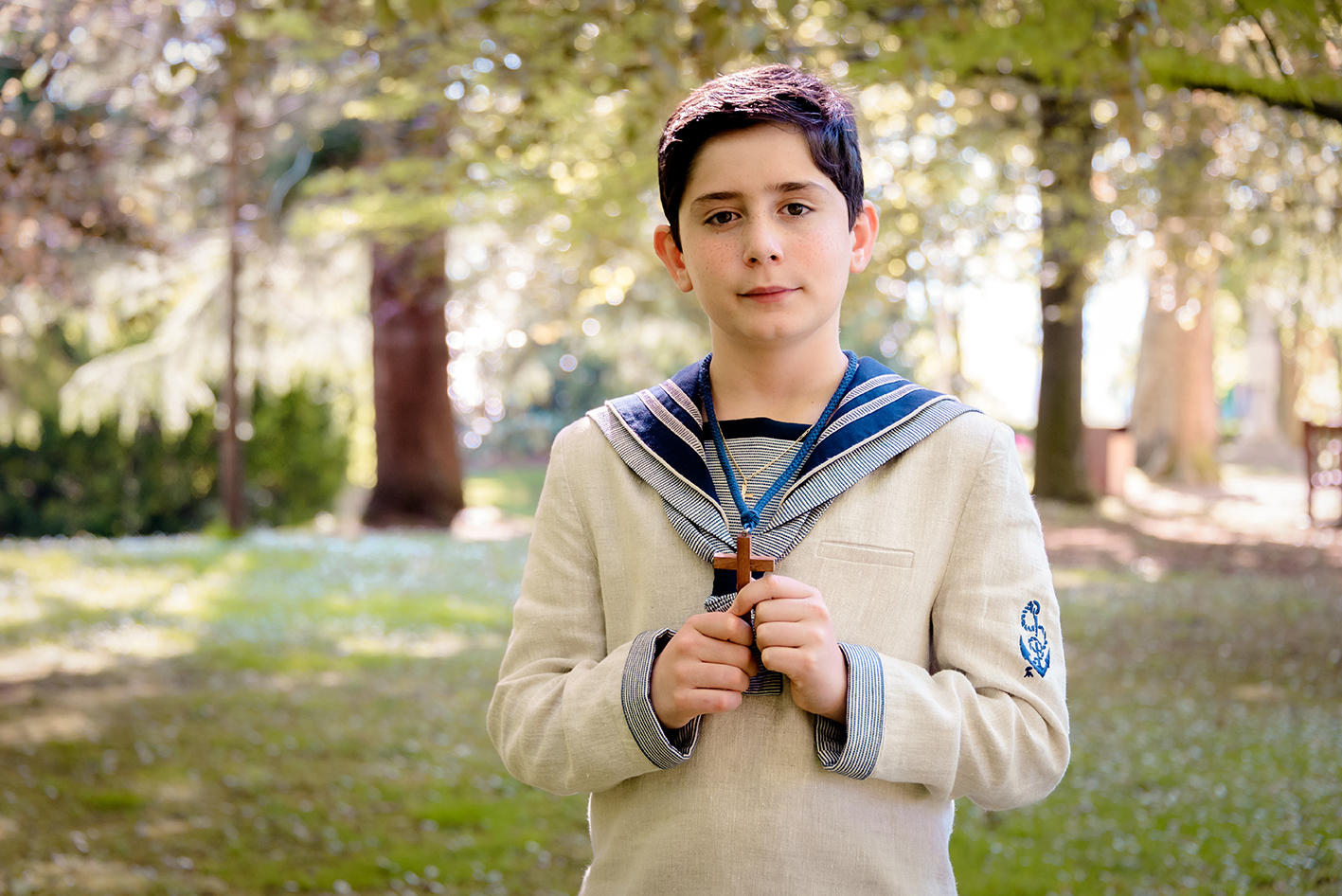 Capturamos la esencia de su comunión en Aiete con una mirada delicada y natural.