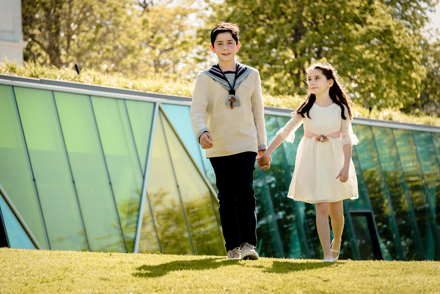 Capturamos la esencia de su comunión en Aiete con una mirada delicada y natural.